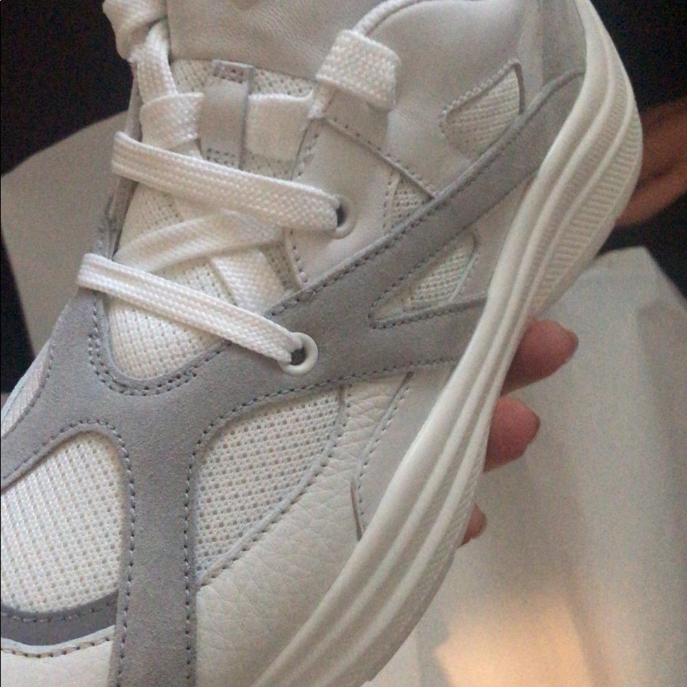 PRADA WOMEN’S SNEAKER